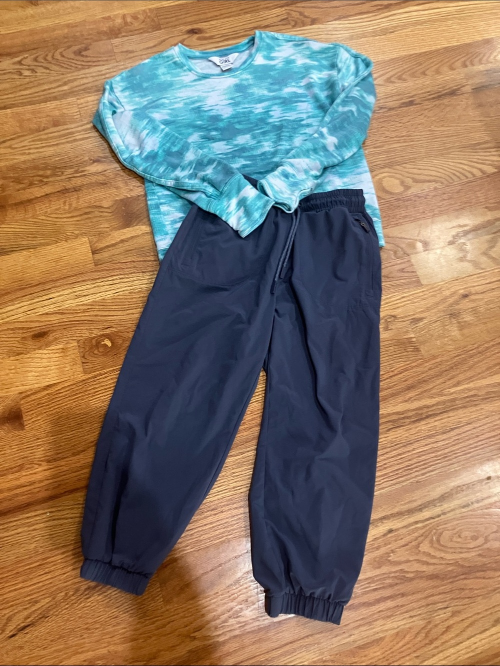 Athleta Girl Gray Elastic-Cuff Kids Joggers and Long Sleeve Sweatshirt Sz 8/10